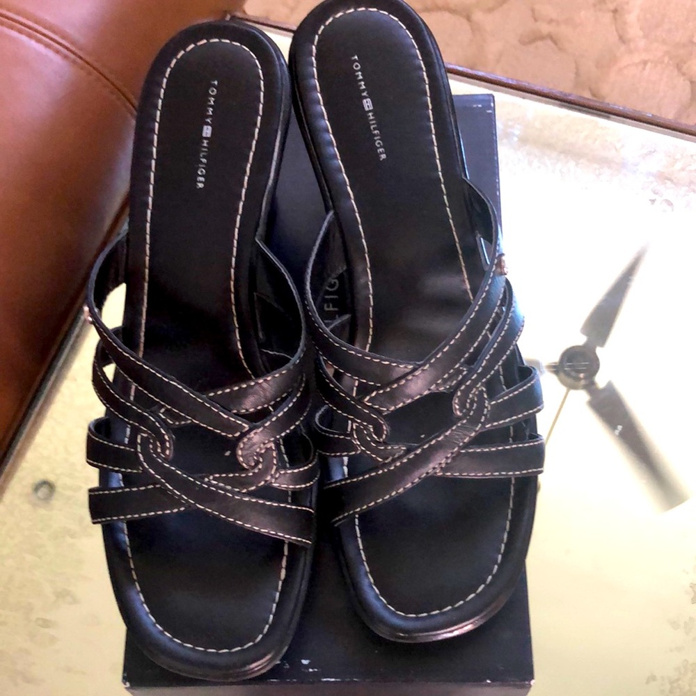 EUC TOMMY HILFIGER WEDGES